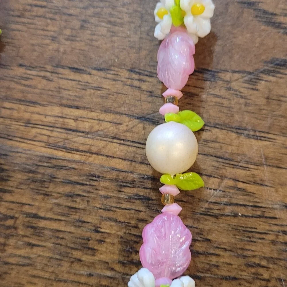 Vintage 1960 1970s Tutti‎ Fruitti Necklace White Daisy Pink Leaves